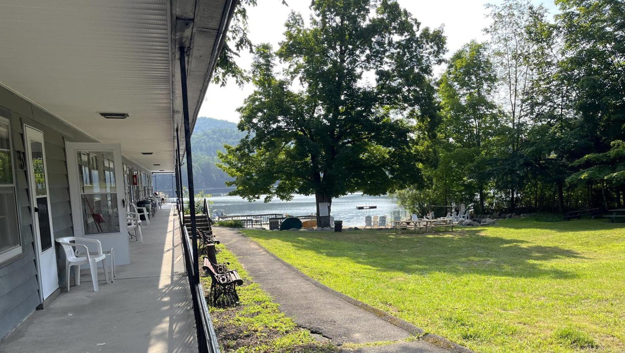 Motel Luzerne Lake Luzerne Ngoại thất bức ảnh