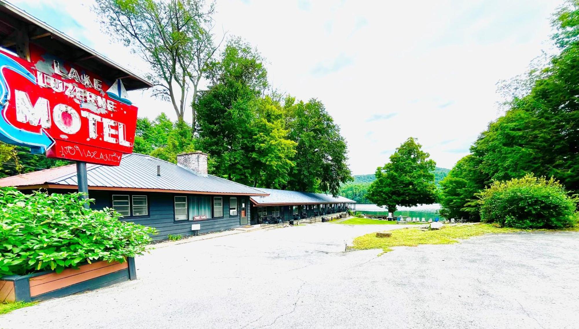 Motel Luzerne Lake Luzerne Ngoại thất bức ảnh